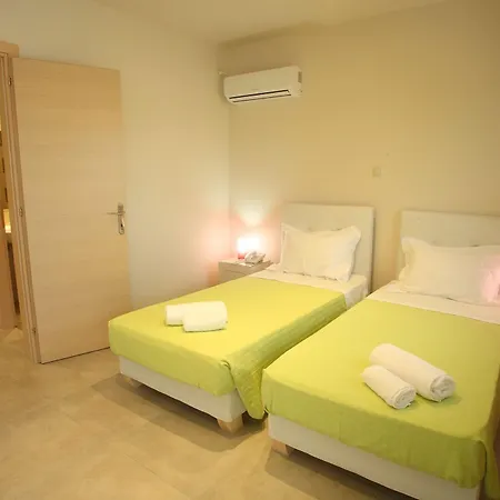 Hotel Kontes Comfort Páros