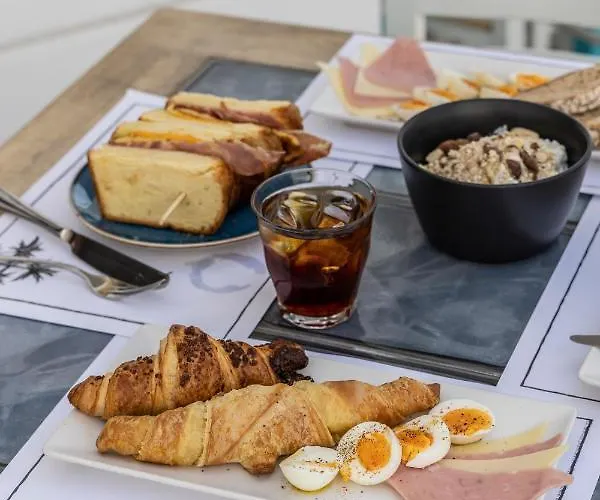 Hotel Kontes Comfort Páros